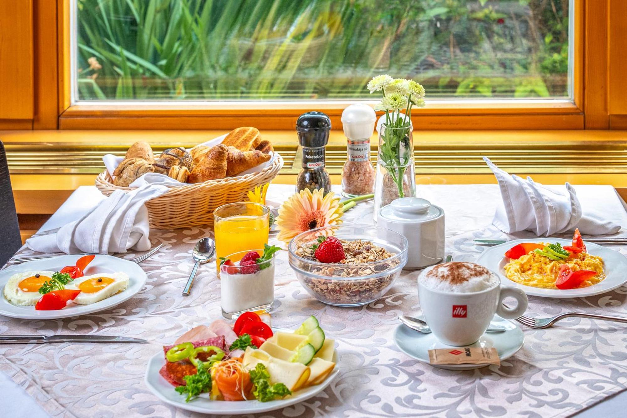 Corvin Hotel Budapest Sissi Wing Ngoại thất bức ảnh